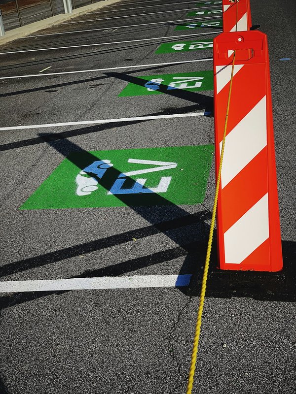 How does the load capacity of a vehicle affect its braking efficiency on downhill UK roads?